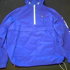 tommy hilfiger windbreaker in amazing condition